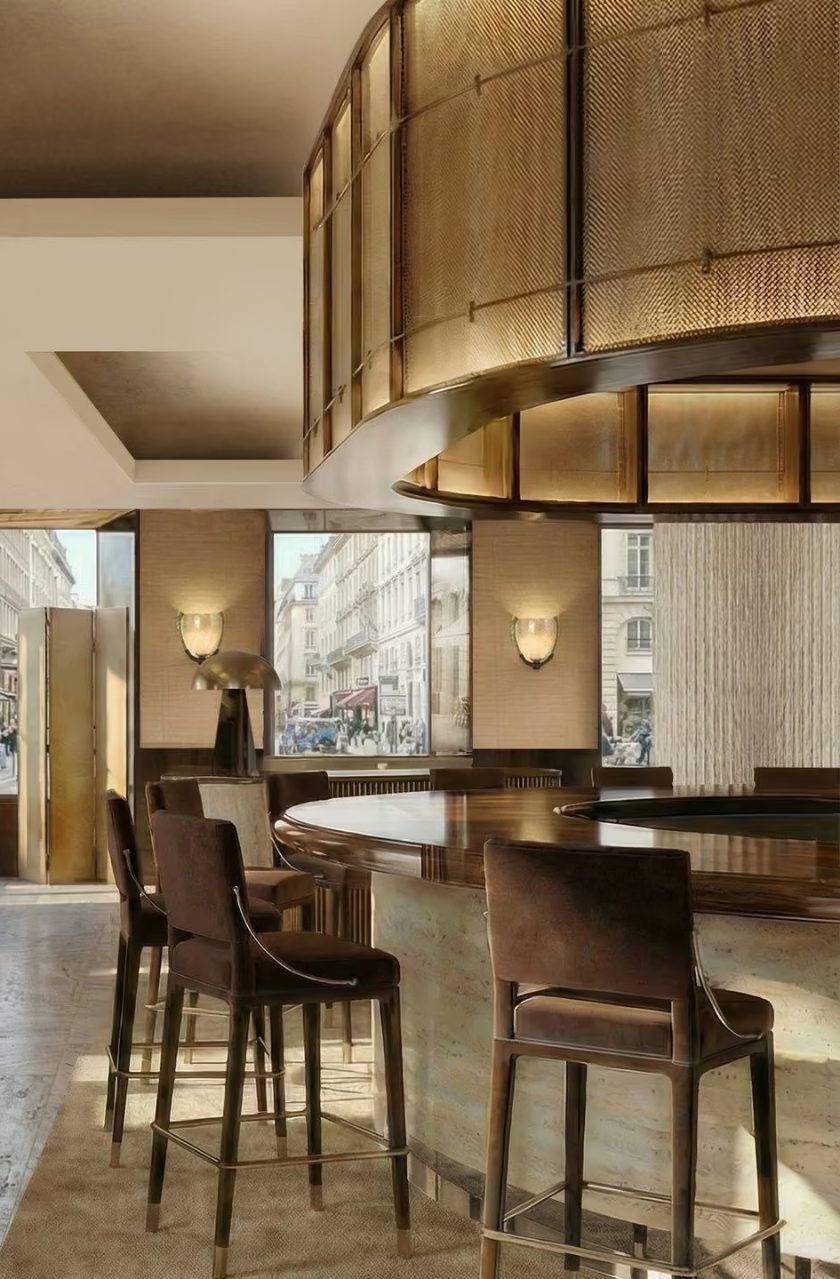 Le comptoir circulaire de Pavyllon Lyon sous sa couronne de laiton